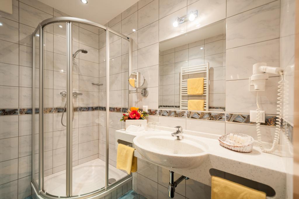 Hotel Landhof Simeter Gmbh Шпитталь-ан-дер-Драу Номер фото